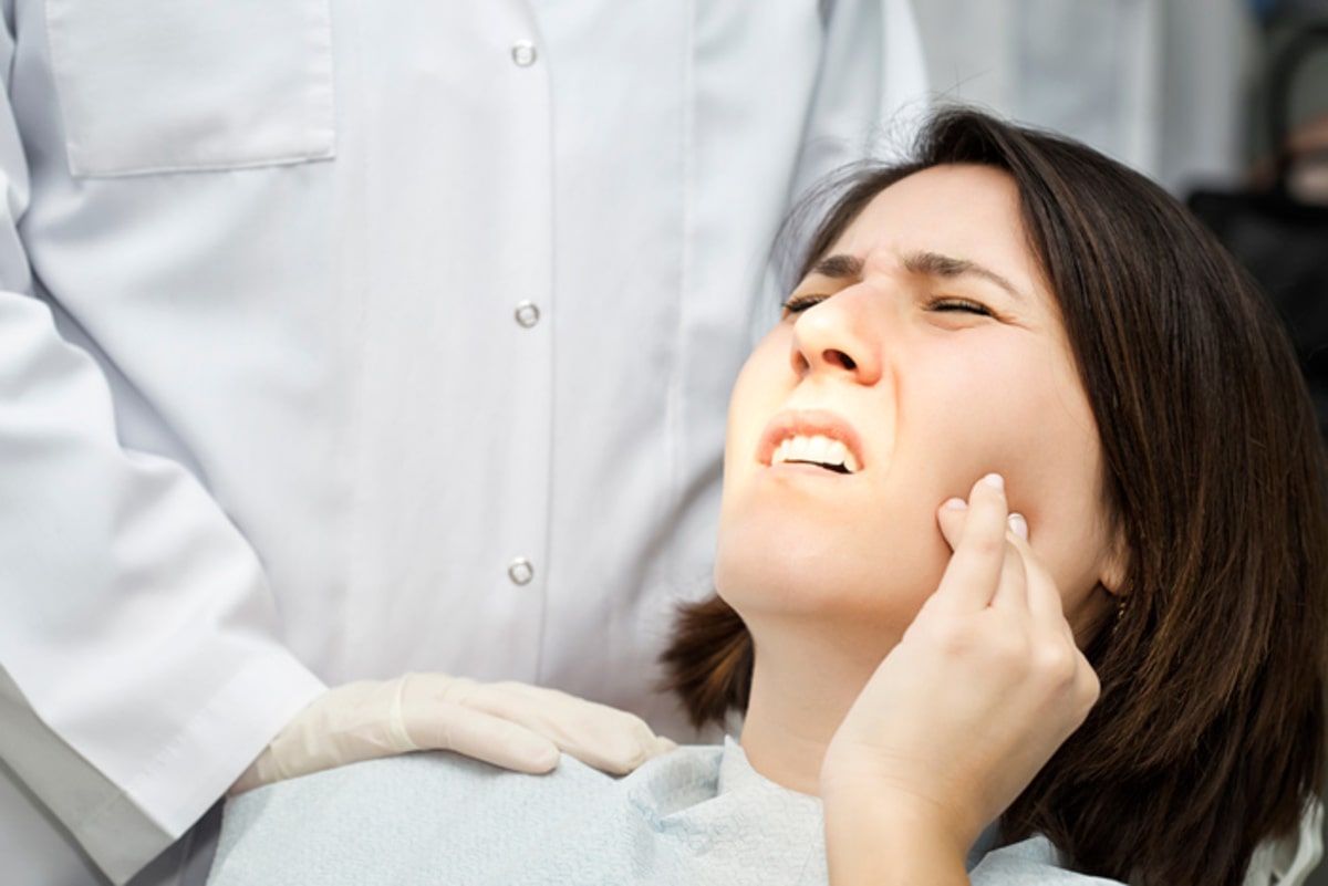 حساسیت به ایمپلنت دندان، نشانه‌ها و روش‌های درمانی